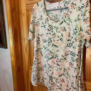 NWOT, XL, print t-shirt by LulaRoe